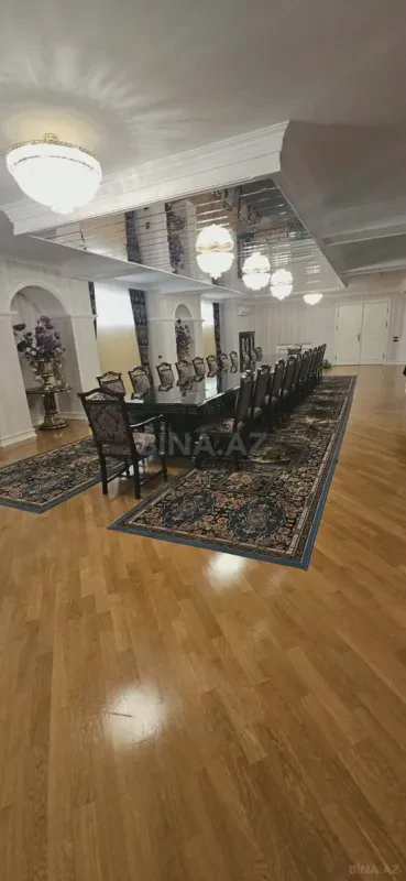 Satılır 14 otaqlı həyət evi 2000 m²