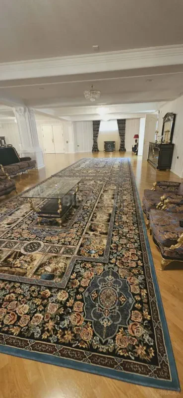Satılır 14 otaqlı həyət evi 2000 m²