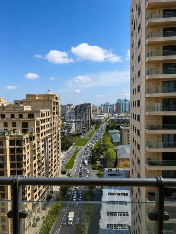 Kirayə verilir 4 otaqlı mənzil 200 m²