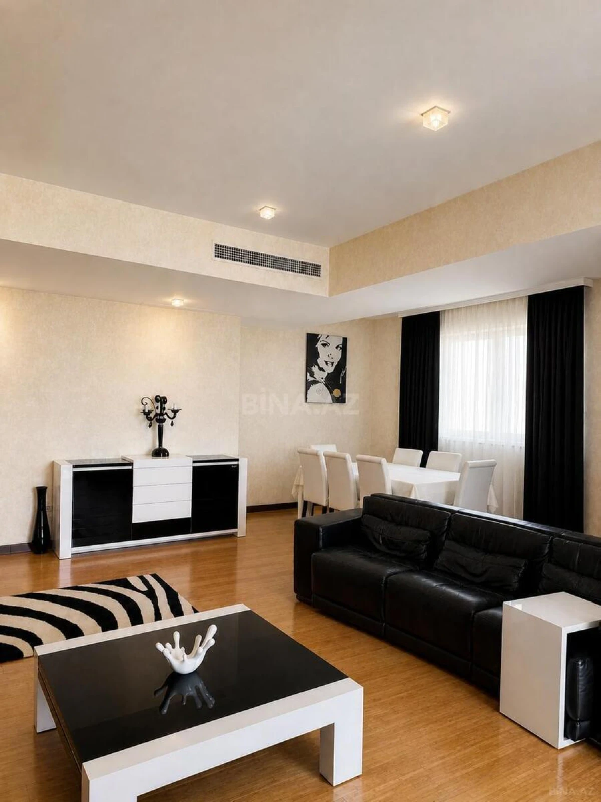 Kirayə verilir 4 otaqlı mənzil 200 m²
