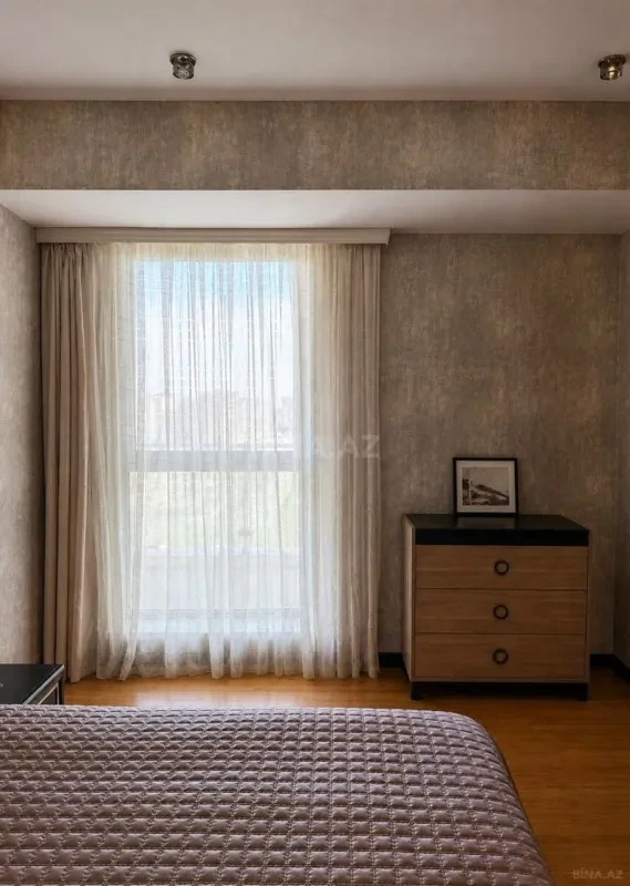 Kirayə verilir 4 otaqlı mənzil 200 m²