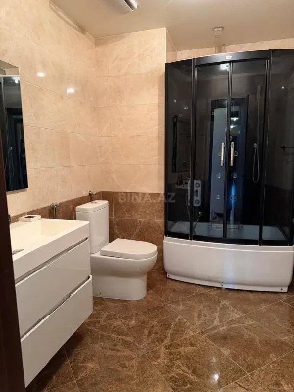 Kirayə verilir 4 otaqlı mənzil 200 m²
