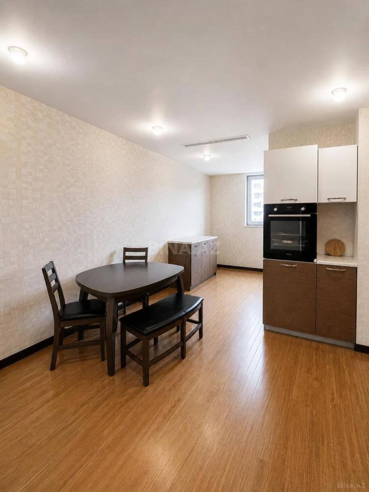 Kirayə verilir 4 otaqlı mənzil 200 m²