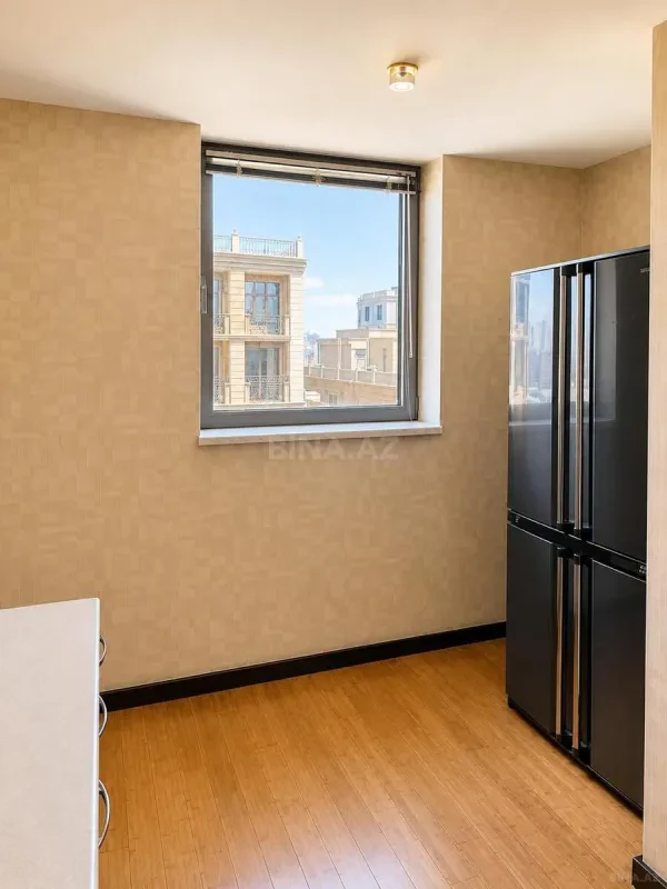Kirayə verilir 4 otaqlı mənzil 200 m²