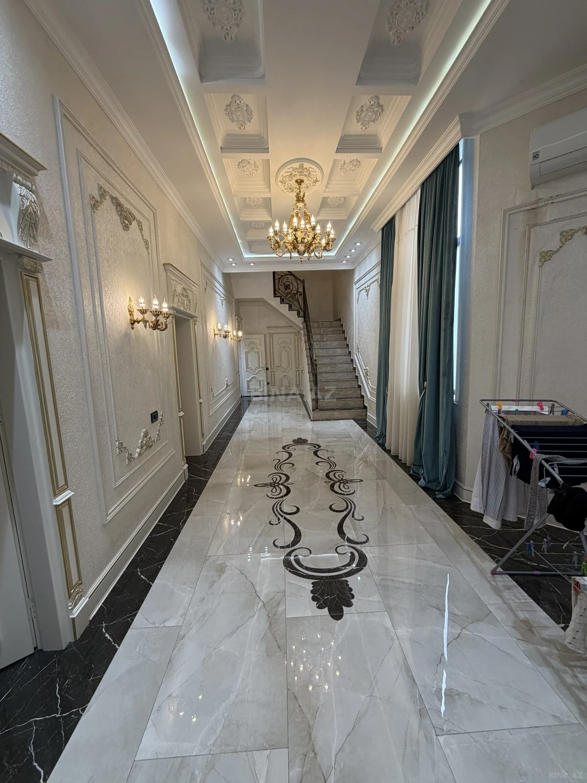Satılır 3 otaqlı mənzil 213 m²