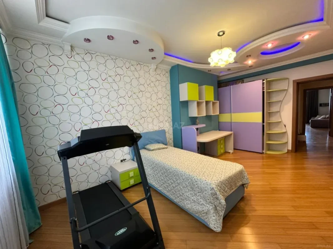 Satılır 4 otaqlı mənzil 185 m²