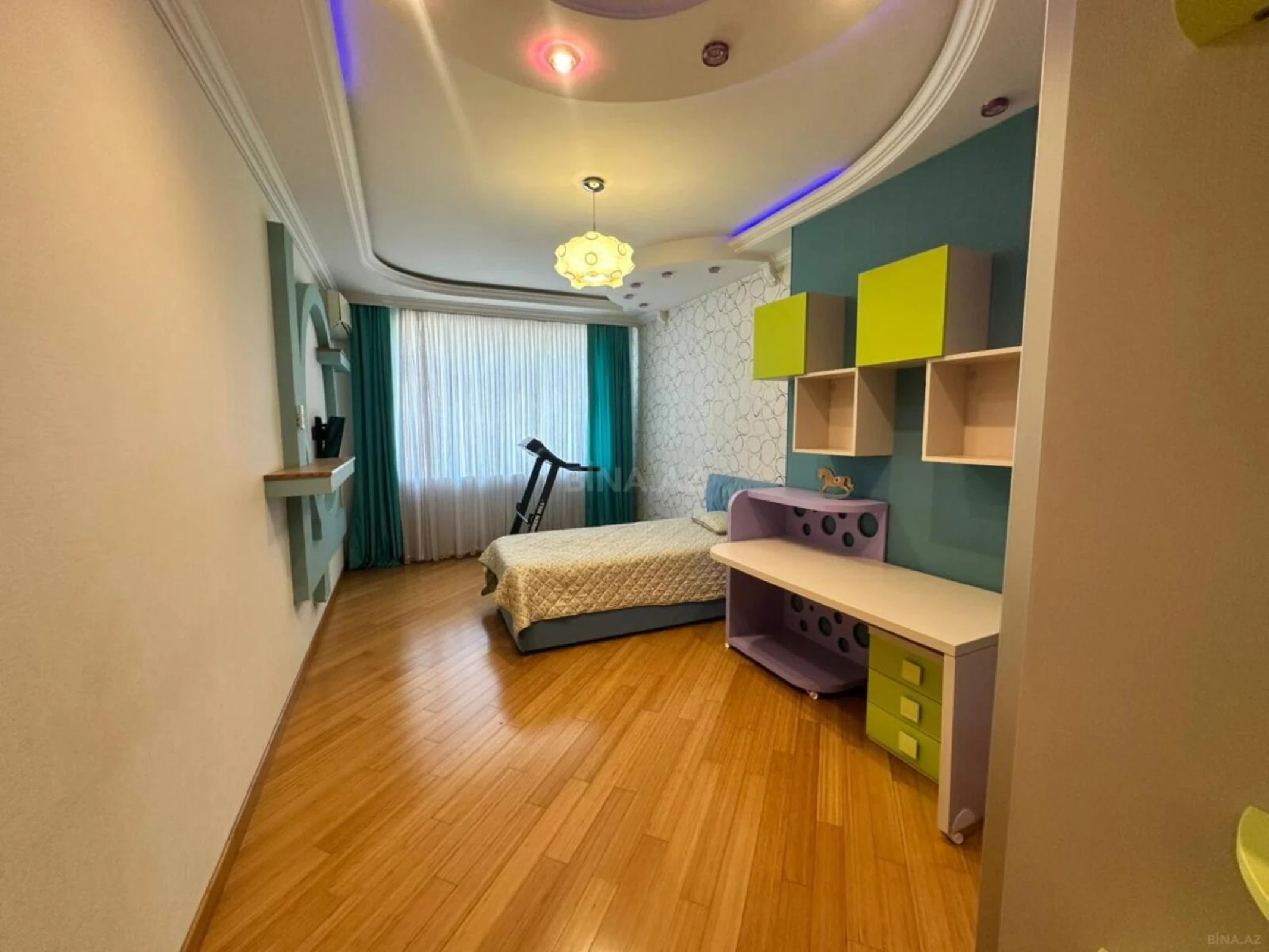 Satılır 4 otaqlı mənzil 185 m²
