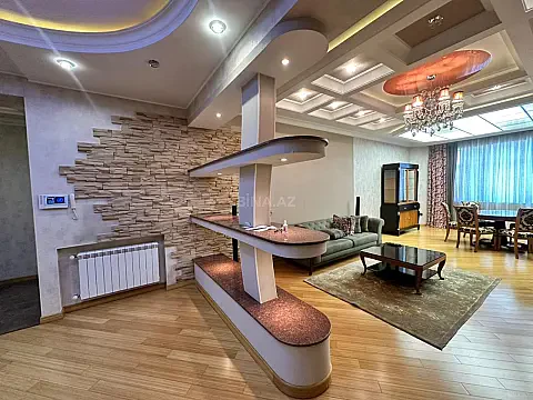 Satılır 4 otaqlı mənzil 185 m²