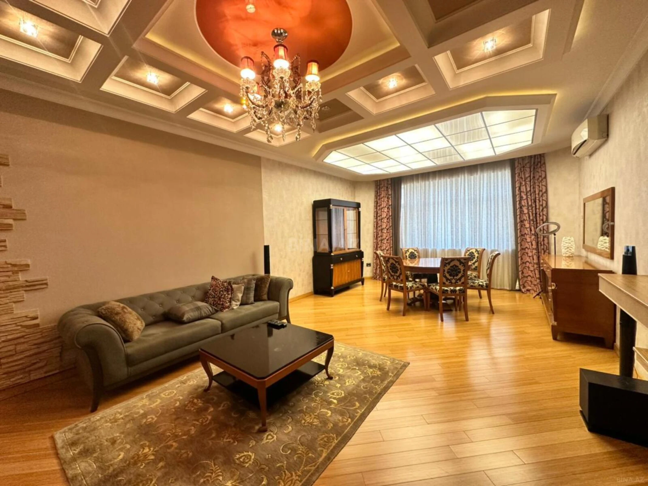 Satılır 4 otaqlı mənzil 185 m²