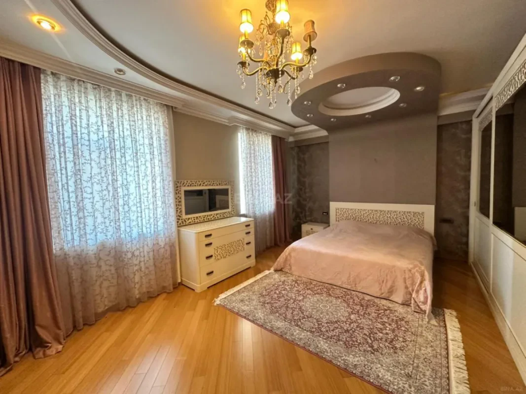 Satılır 4 otaqlı mənzil 185 m²