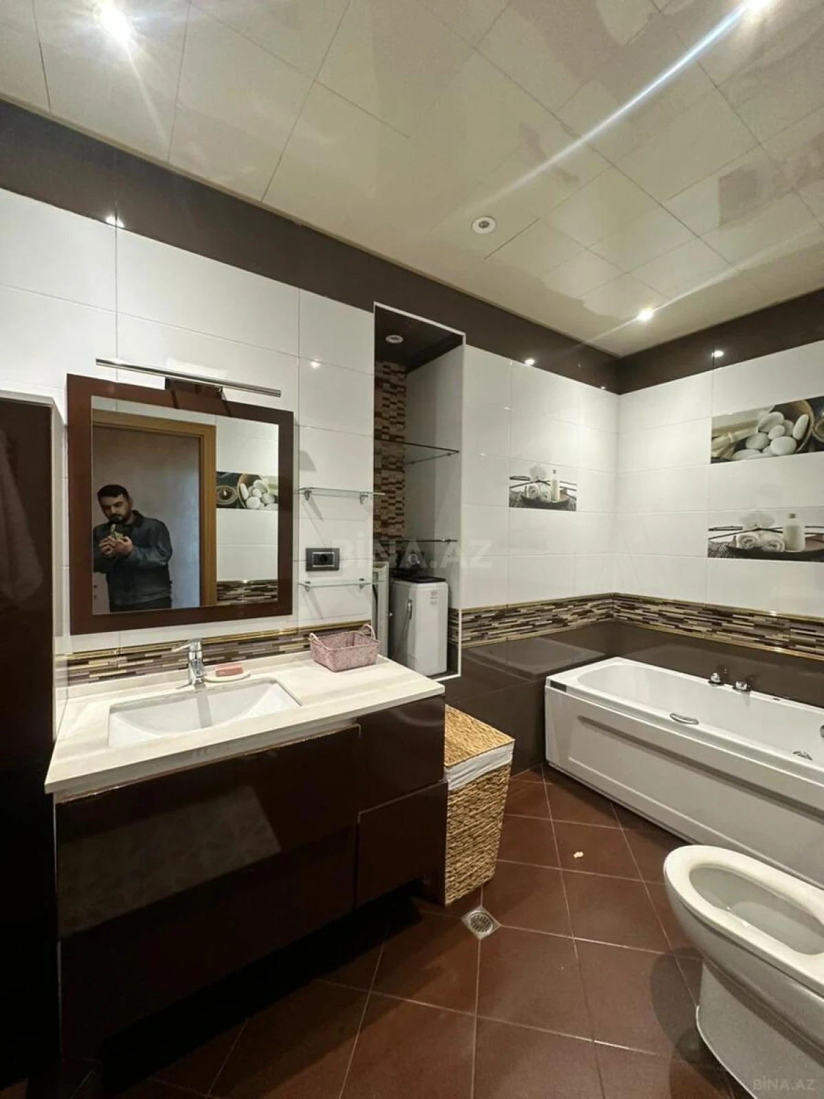 Satılır 4 otaqlı mənzil 185 m²