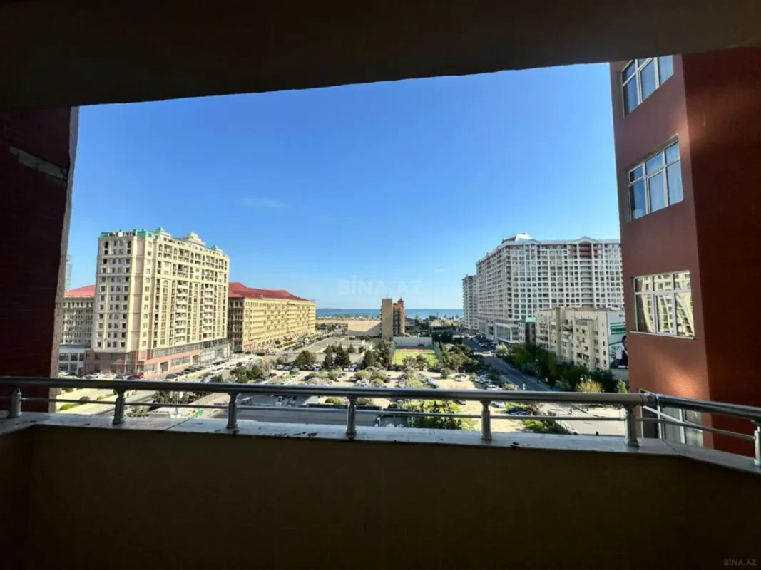 Satılır 4 otaqlı mənzil 185 m²