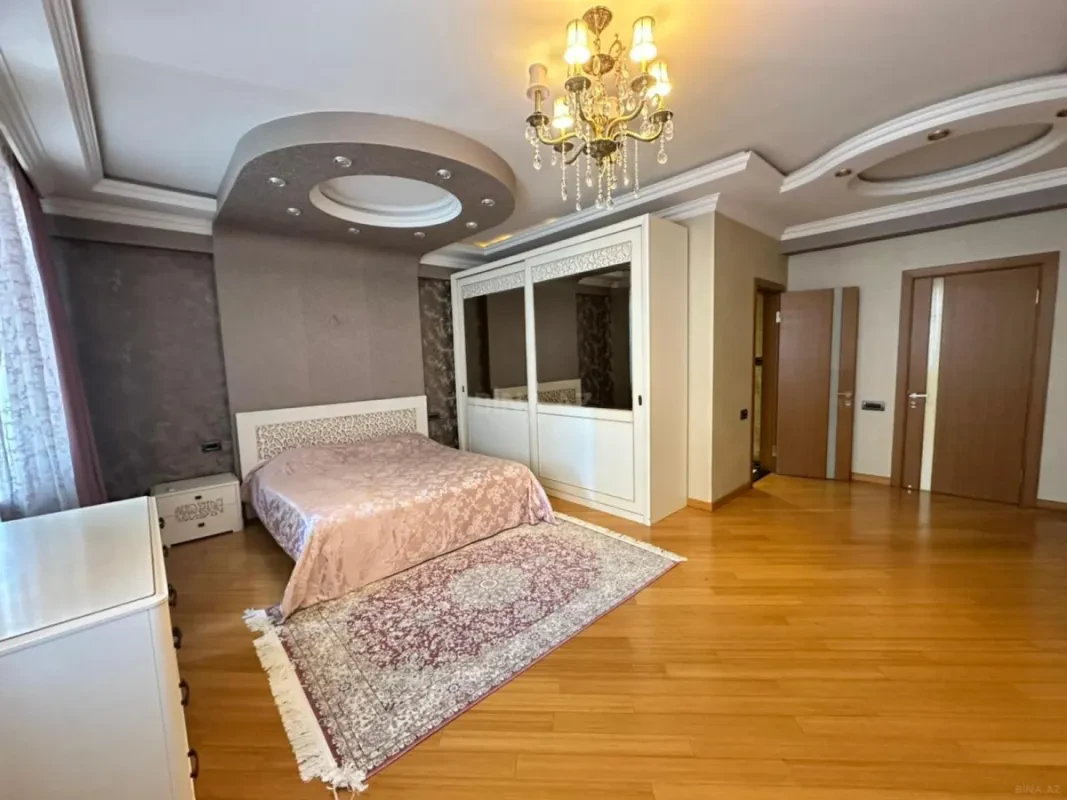Satılır 4 otaqlı mənzil 185 m²