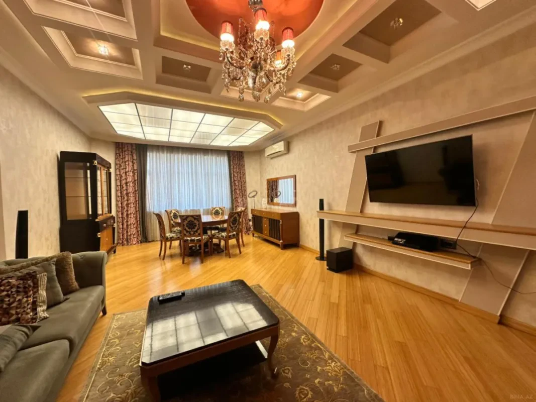 Satılır 4 otaqlı mənzil 185 m²