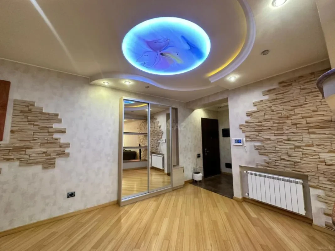 Satılır 4 otaqlı mənzil 185 m²