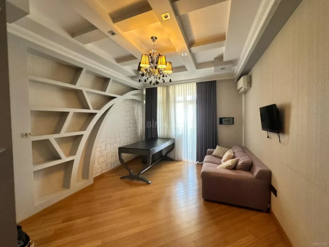 Satılır 4 otaqlı mənzil 185 m²