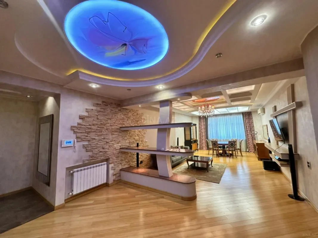 Satılır 4 otaqlı mənzil 185 m²