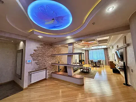 Satılır 4 otaqlı mənzil 185 m²