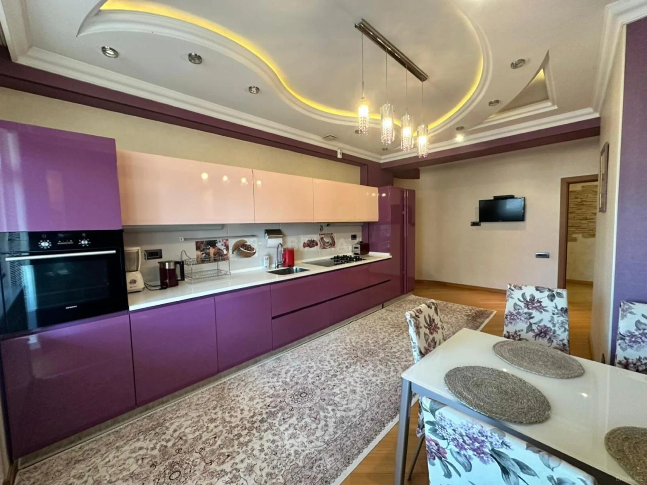 Satılır 4 otaqlı mənzil 185 m²