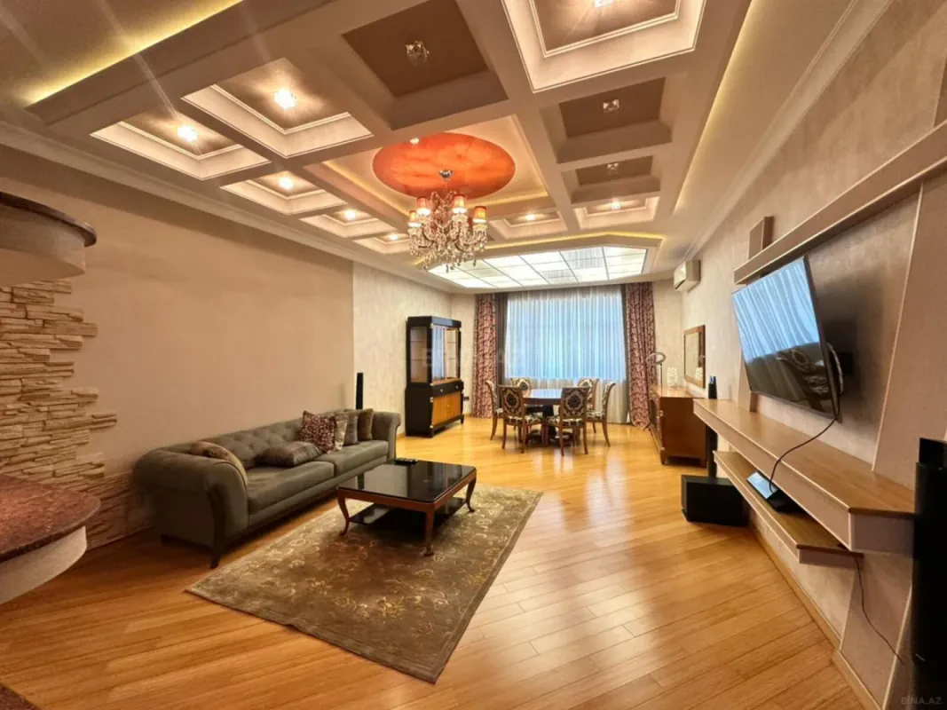 Satılır 4 otaqlı mənzil 185 m²