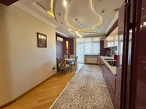 Satılır 4 otaqlı mənzil 185 m²