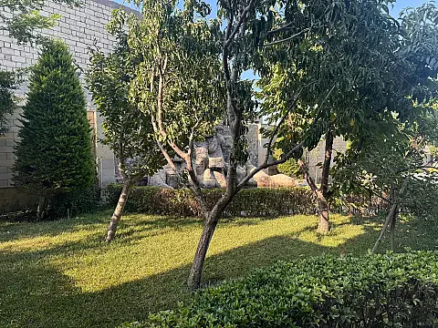 Kirayə verilir 7 otaqlı həyət evi 360 m²