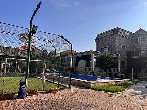 Kirayə verilir 7 otaqlı həyət evi 360 m²