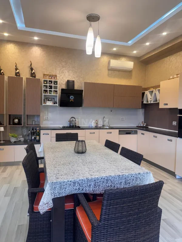 Kirayə verilir 7 otaqlı həyət evi 360 m²
