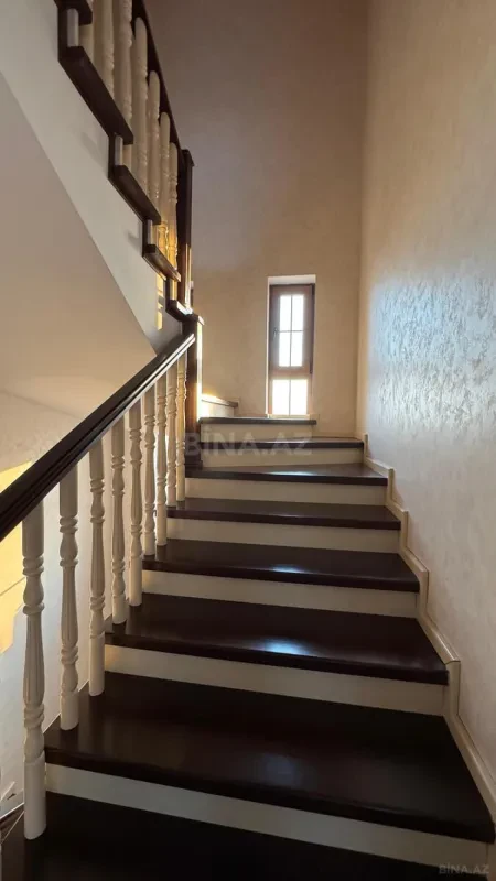 Kirayə verilir 7 otaqlı həyət evi 360 m²