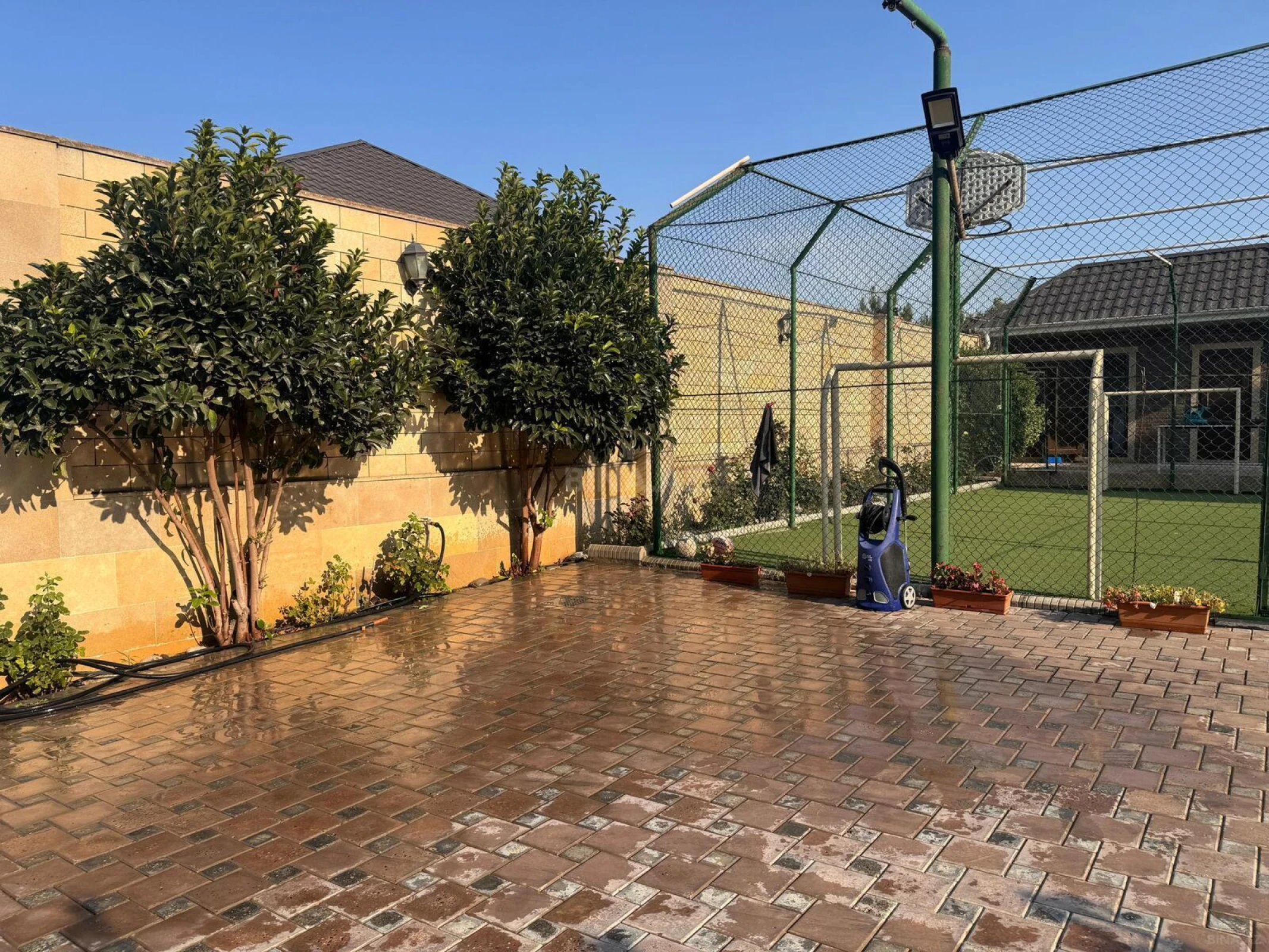 Kirayə verilir 7 otaqlı həyət evi 360 m²