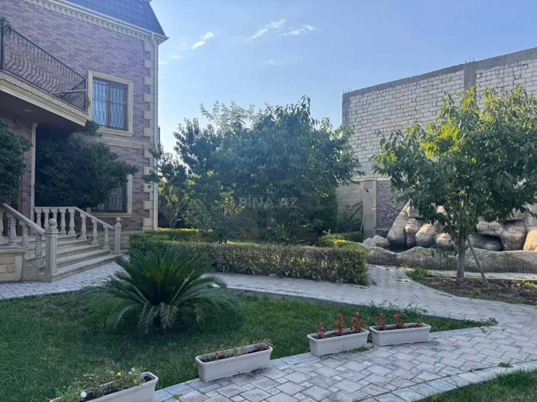 Kirayə verilir 7 otaqlı həyət evi 360 m²