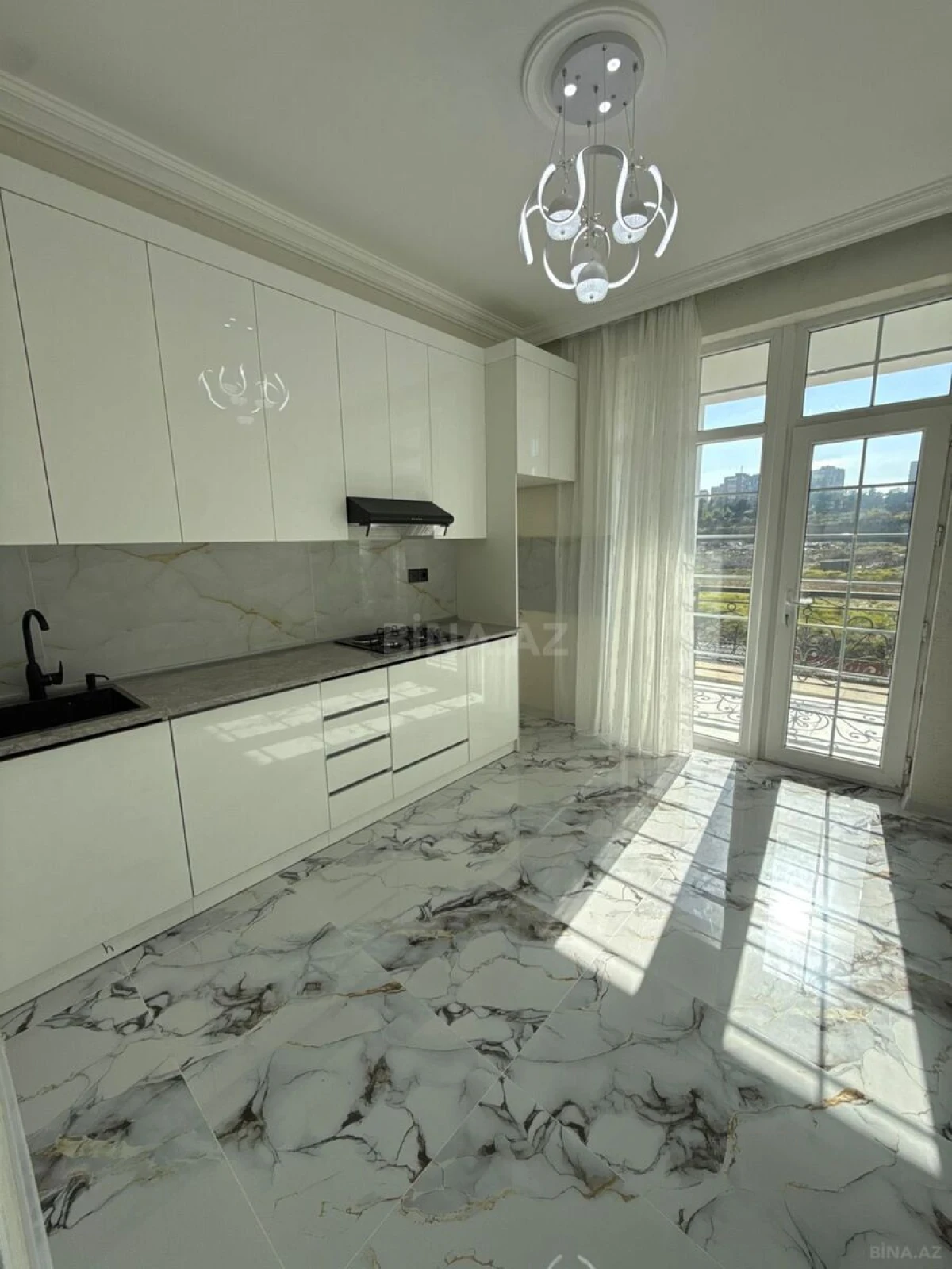 Satılır 3 otaqlı mənzil 110 m²