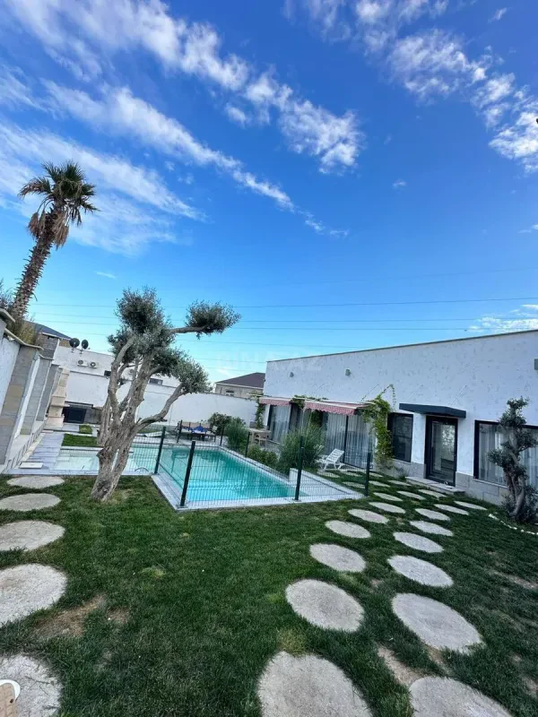 Kirayə verilir 5 otaqlı həyət evi 200 m²