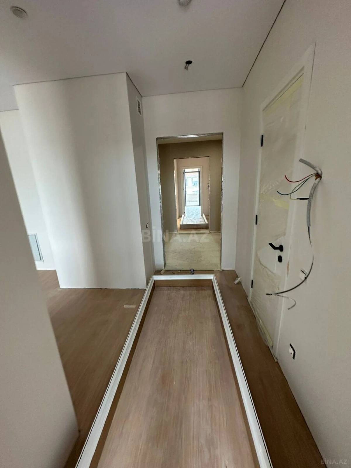 Satılır 2 otaqlı mənzil 81 m²