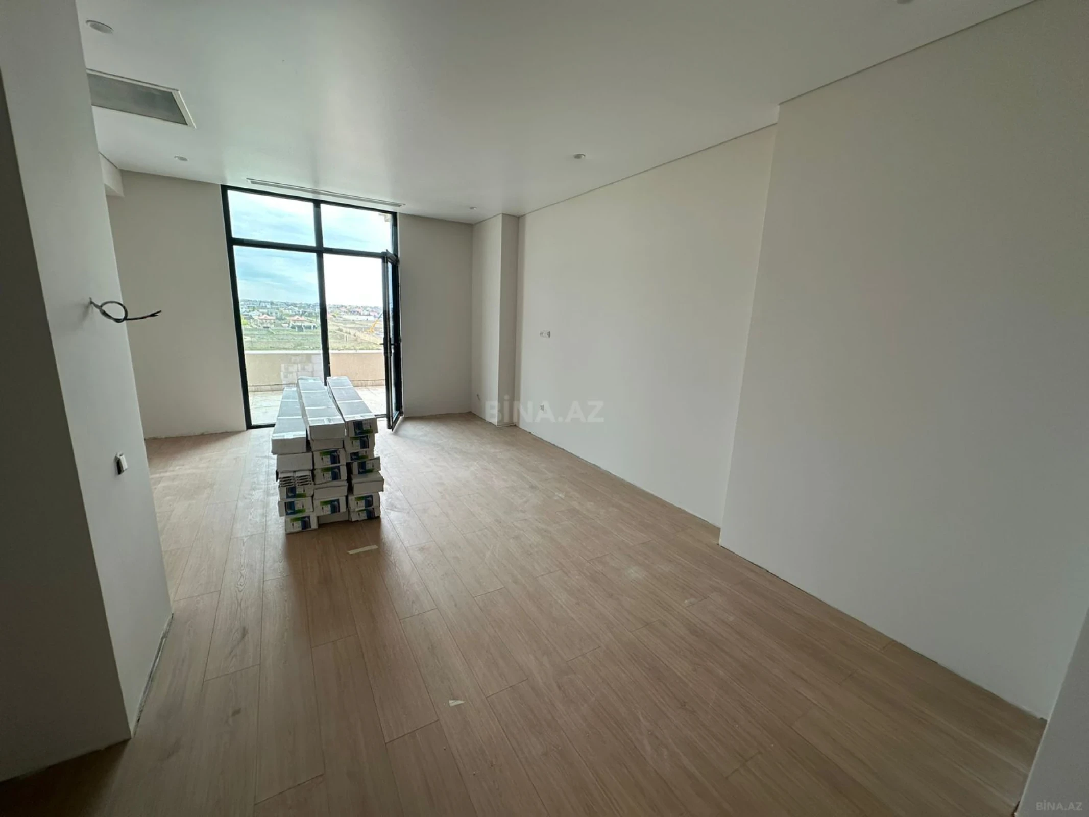 Satılır 2 otaqlı mənzil 81 m²