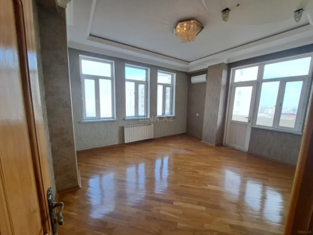 Satılır 3 otaqlı mənzil 125 m²