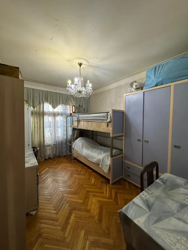 Satılır 5 otaqlı mənzil 120 m²