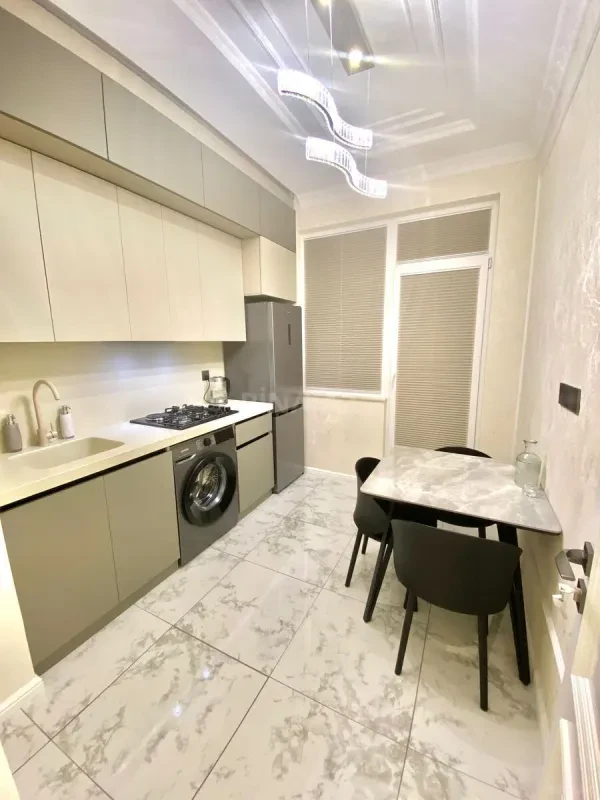 Kirayə verilir 2 otaqlı mənzil 50 m²