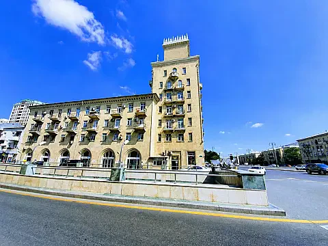 Kirayə verilir obyekt 2500 m² — Bakı 2500.00 m²