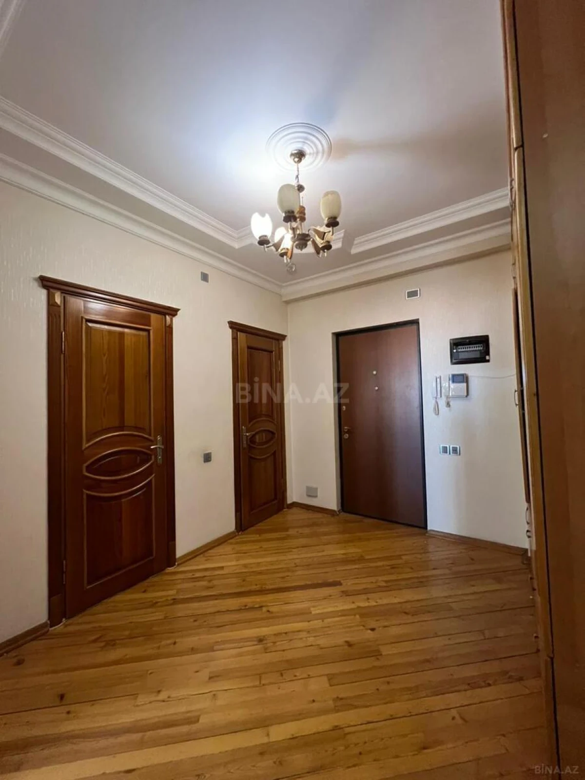 Satılır 3 otaqlı mənzil 125 m²
