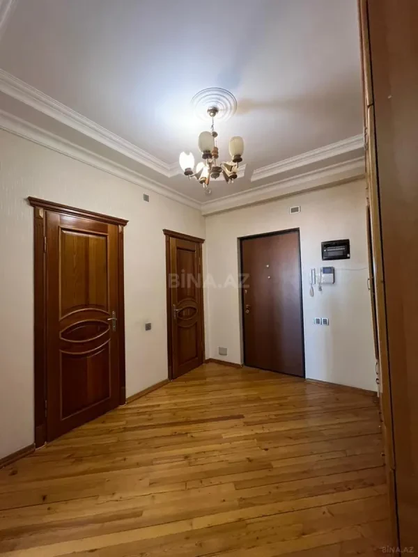 Satılır 3 otaqlı mənzil 125 m²