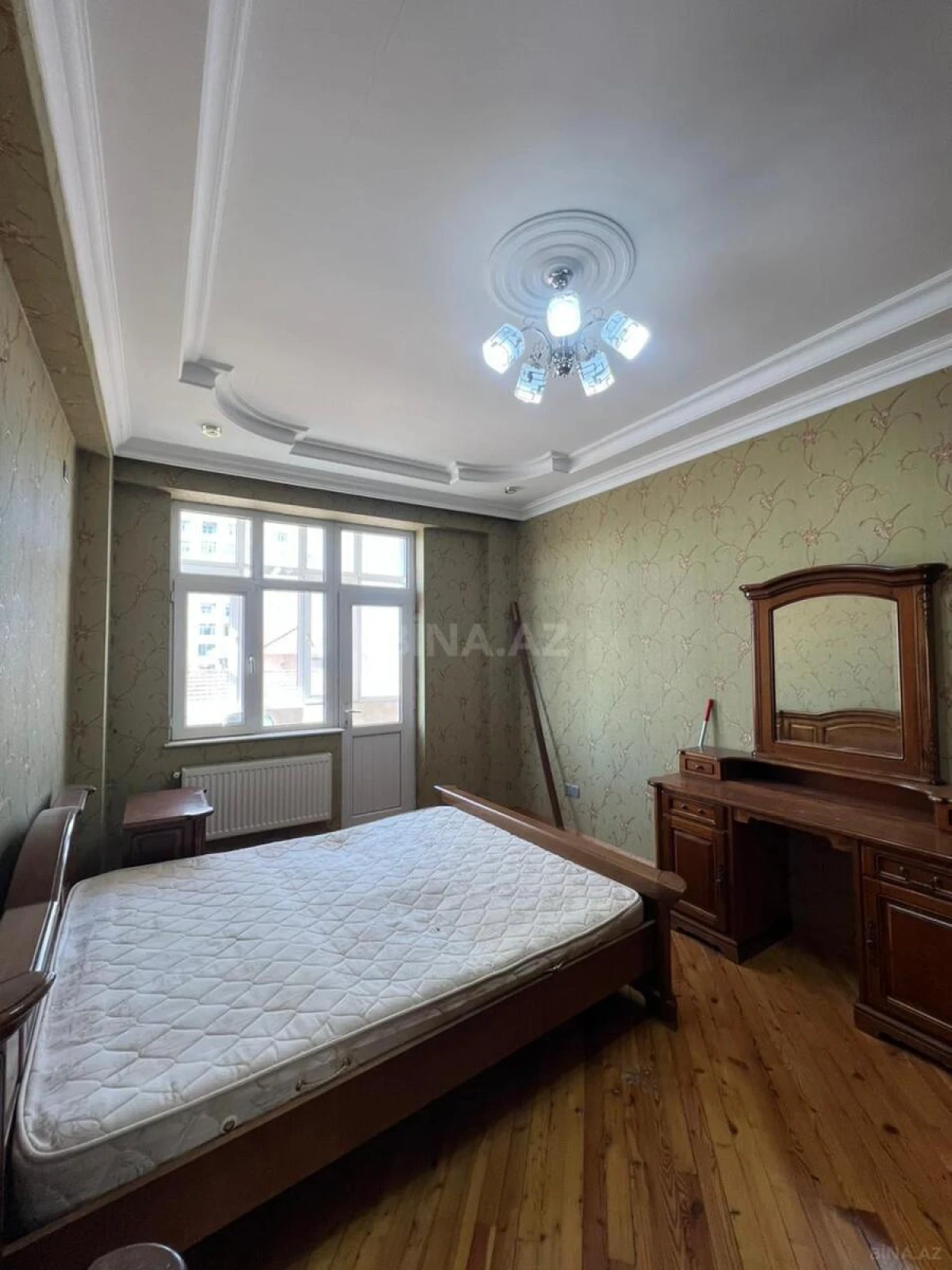 Satılır 3 otaqlı mənzil 125 m²