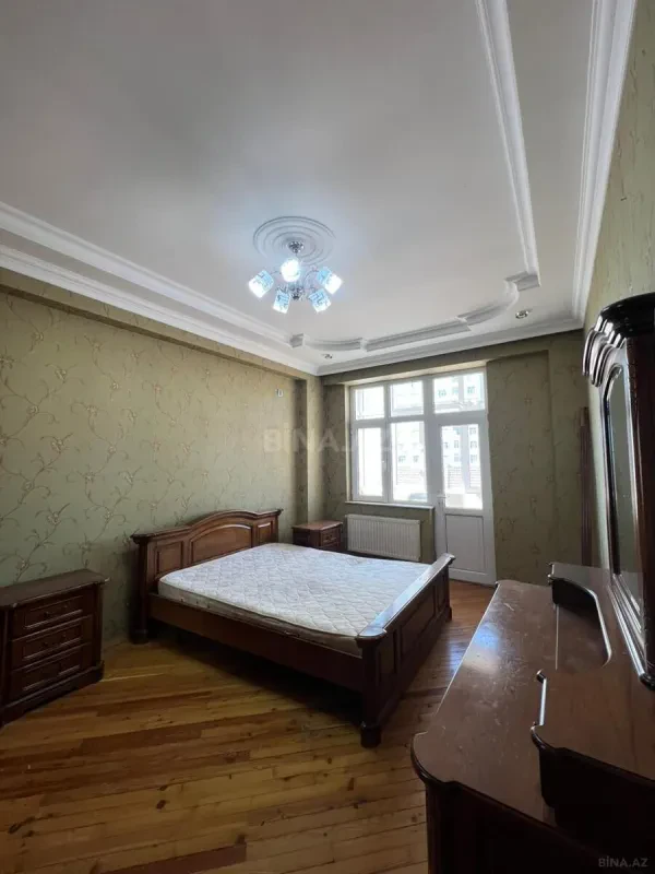 Satılır 3 otaqlı mənzil 125 m²