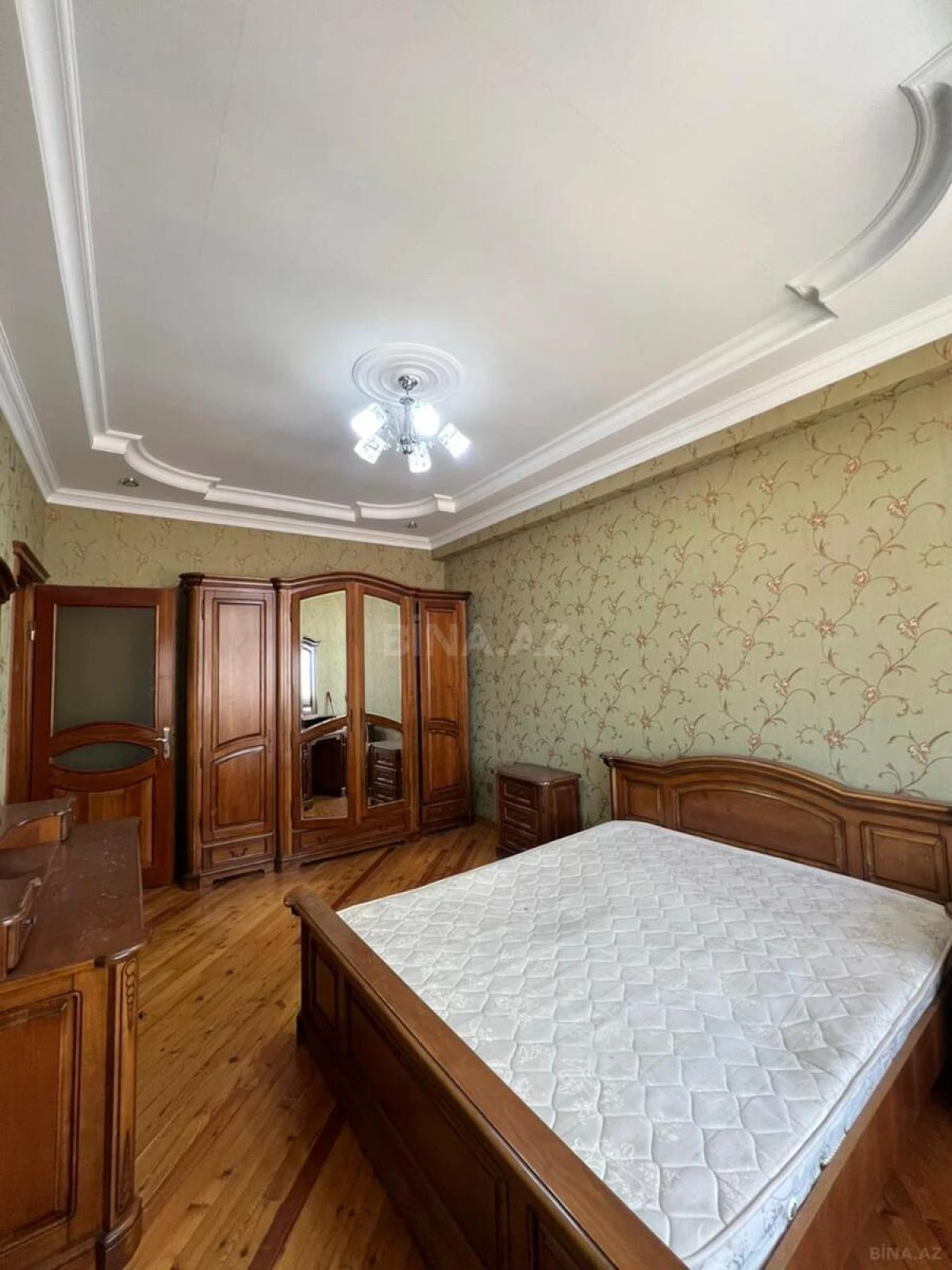 Satılır 3 otaqlı mənzil 125 m²