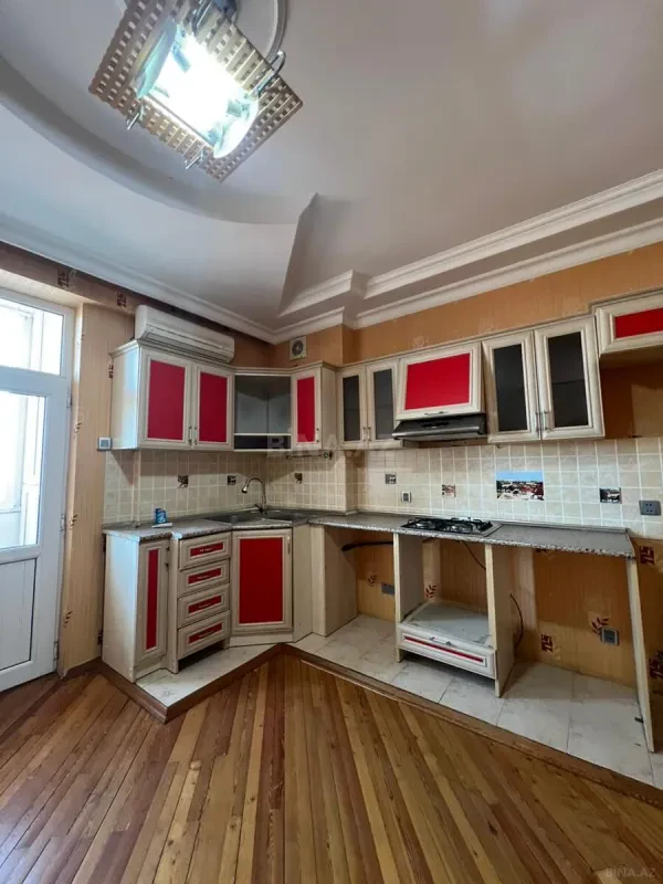 Satılır 3 otaqlı mənzil 125 m²