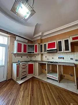 Satılır 3 otaqlı mənzil 125 m²