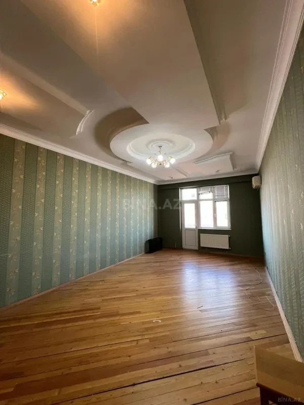 Satılır 3 otaqlı mənzil 125 m²