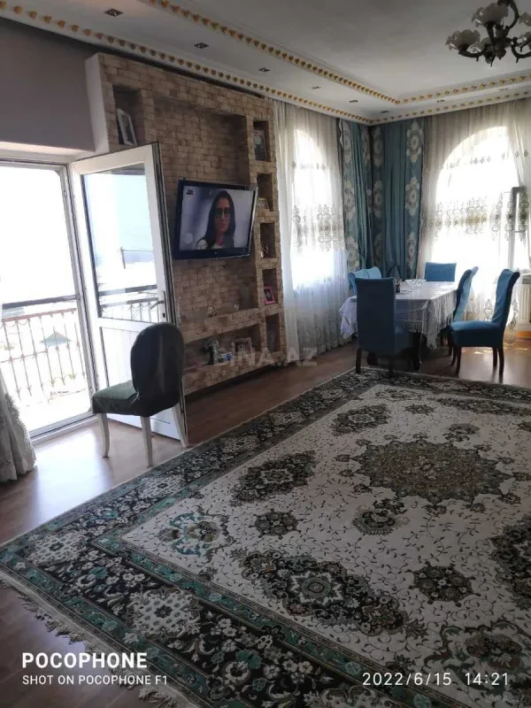 Satılır 10 otaqlı həyət evi 450 m²