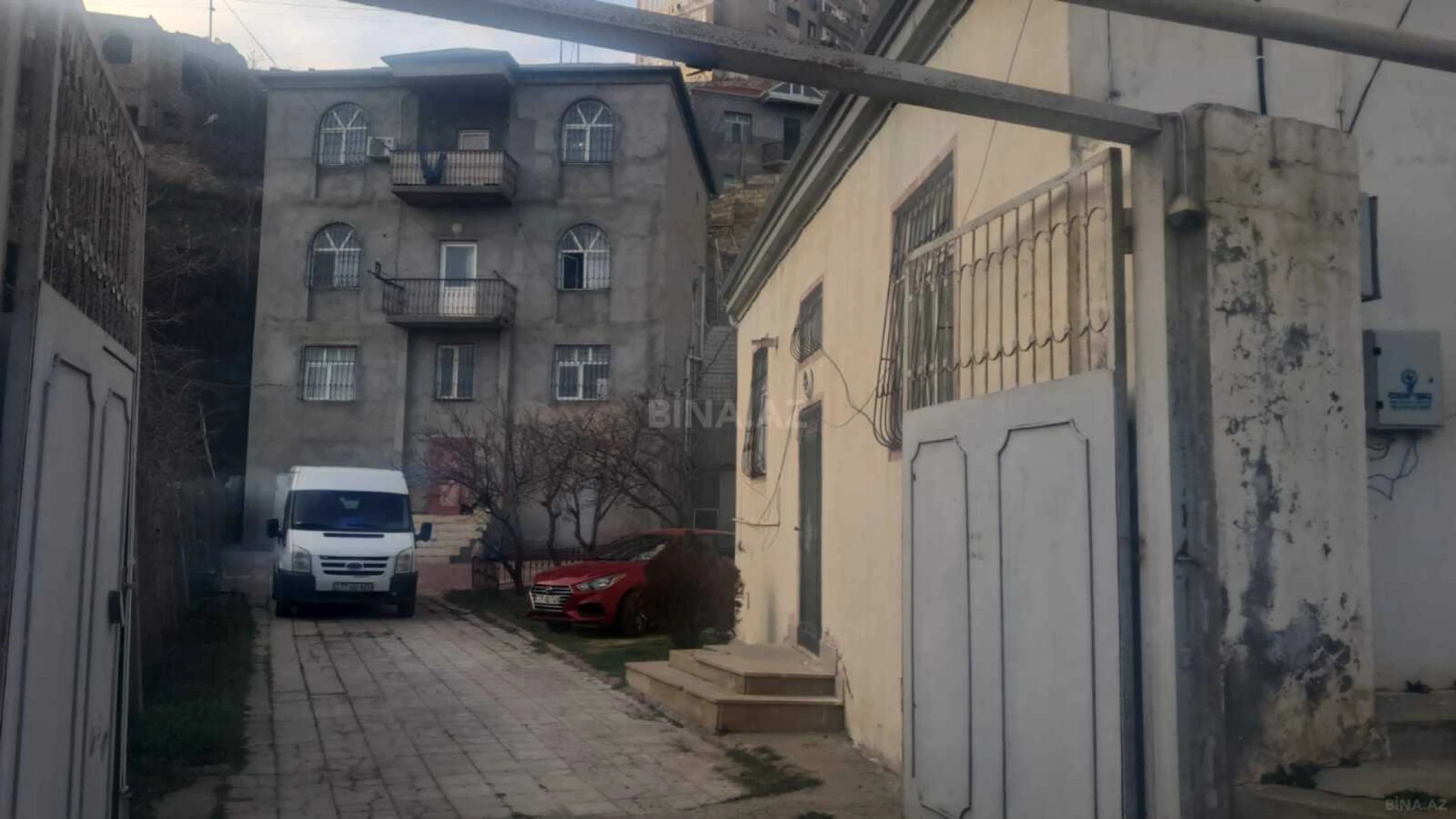 Satılır 10 otaqlı həyət evi 450 m²