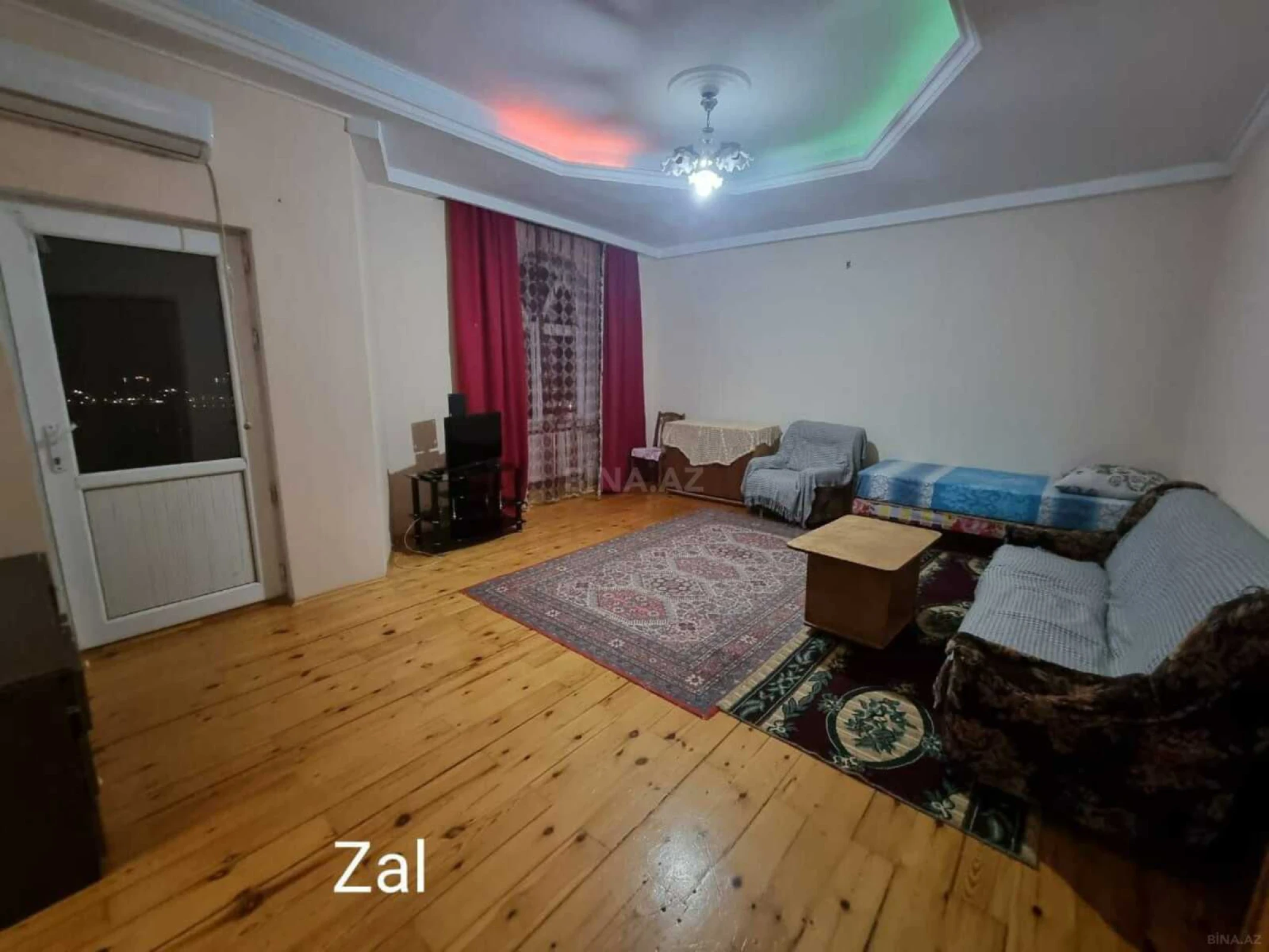 Satılır 10 otaqlı həyət evi 450 m²